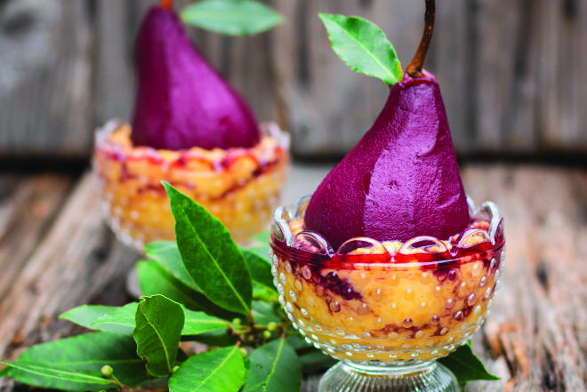 Poire hivernale pochée au vin Mariani Granité à la bière corse